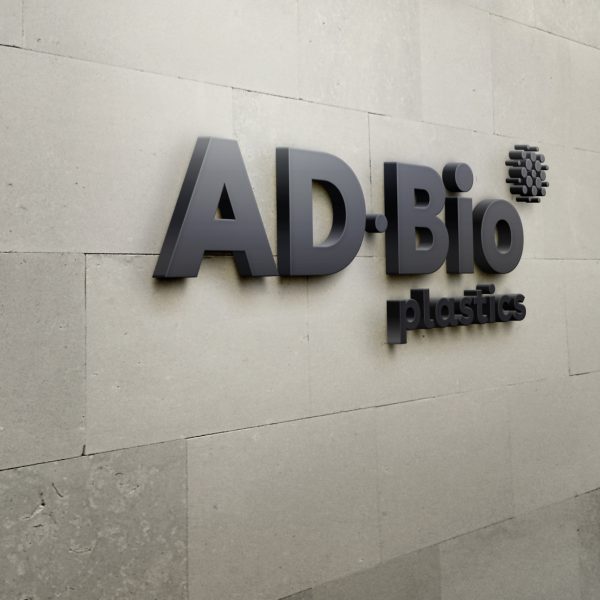 Logo en la sede de ADBioplastics