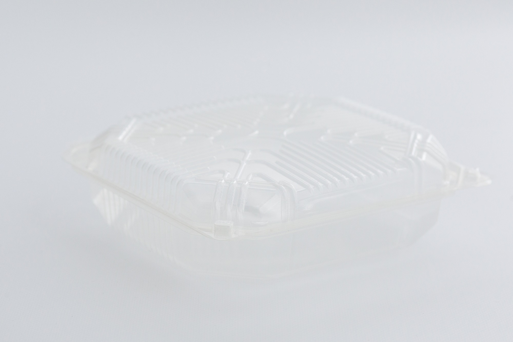 Envase termoformado con material bioplástico PLA-Premium, de ADBioplastics.