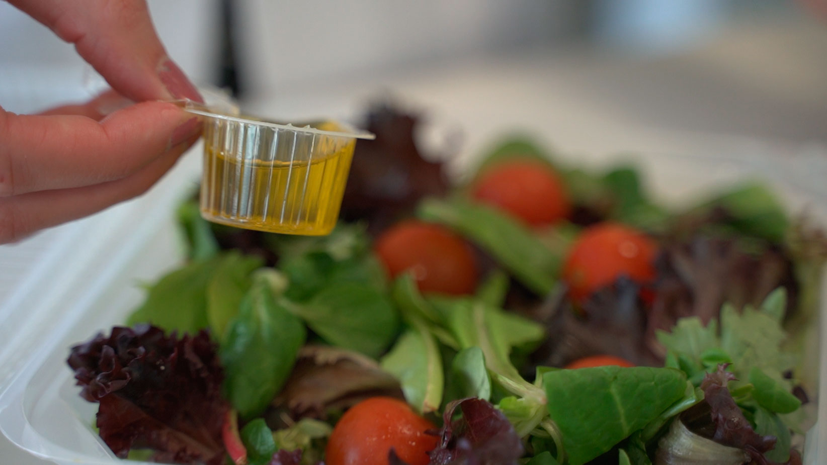 100% compostable single-use packaging for extra virgin olive oil